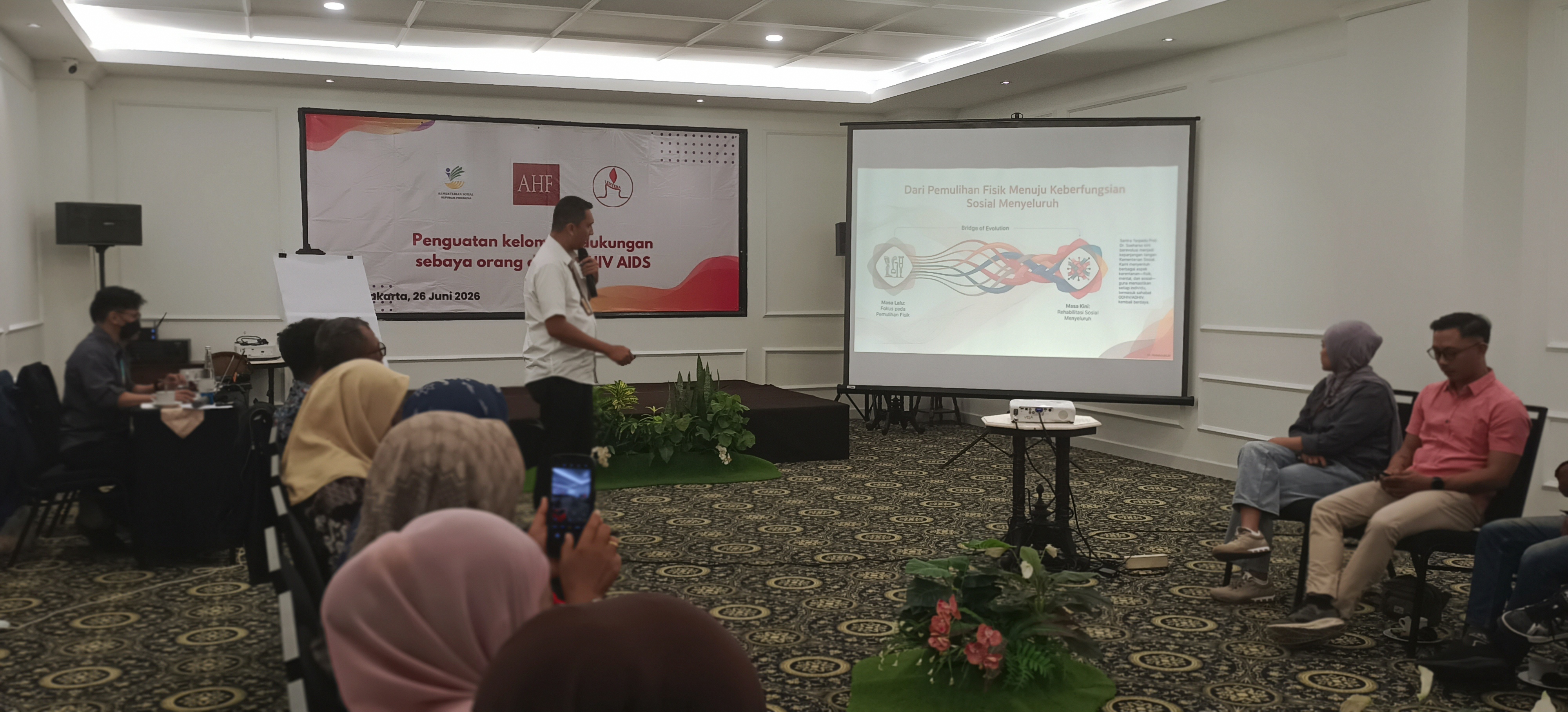 Narasumber Sentra Terpadu Prof. Dr. Soeharso membahas layanan rehabilitasi sosial ATENSI
