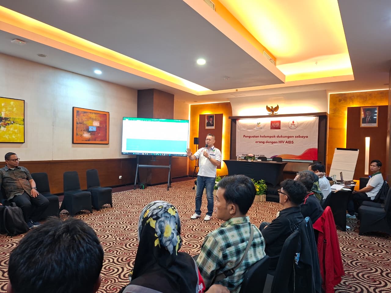 Peserta berdiskusi untuk mengaktifkan kembali jejaring KDS Solo Raya