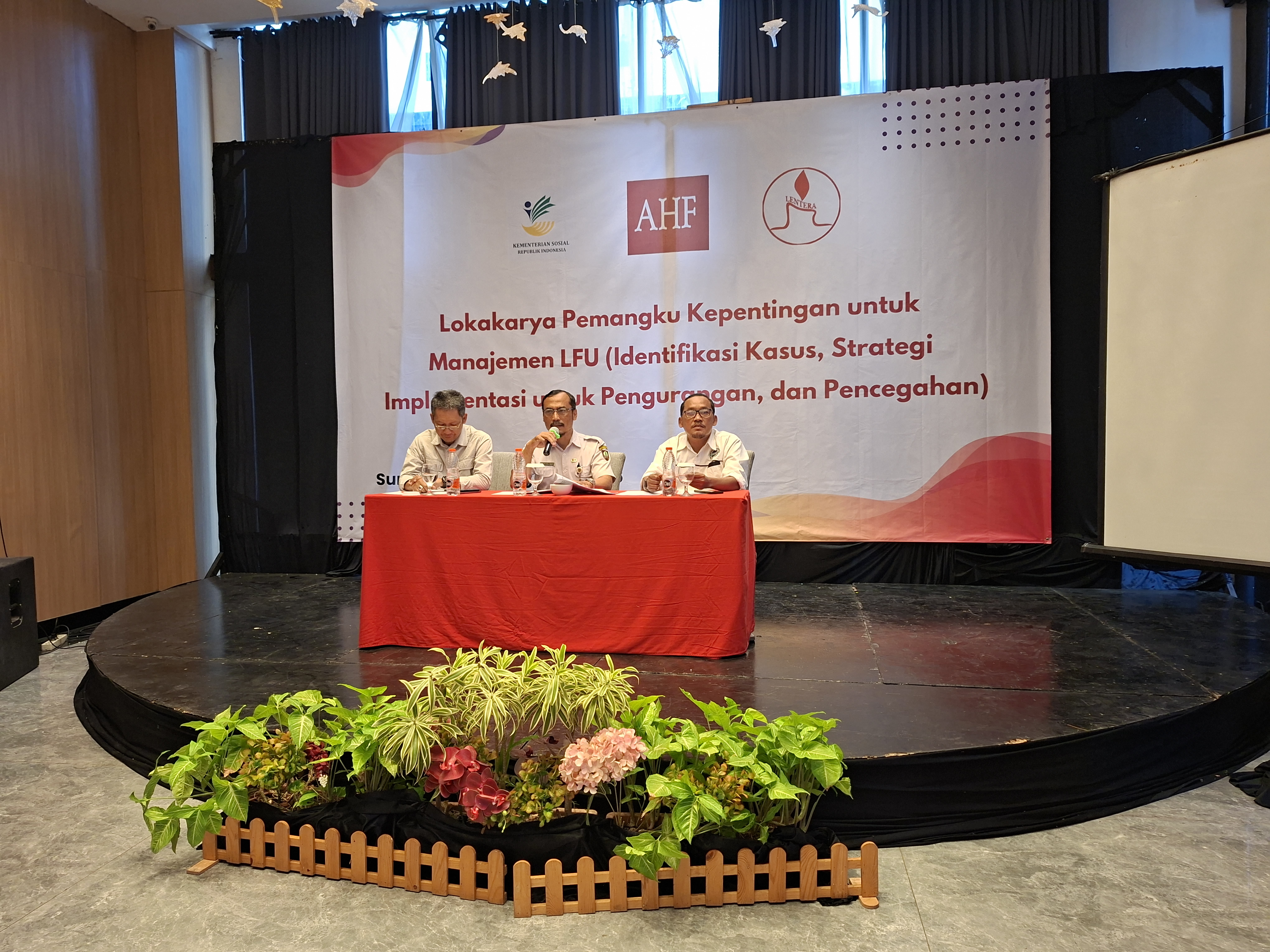 Suasana diskusi dan kolaborasi dalam Lokakarya Manajemen LFU